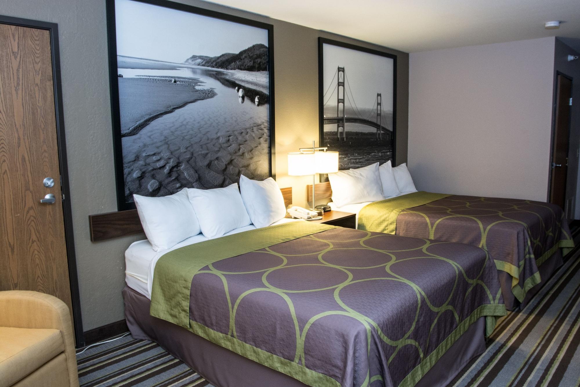 Super 8 By Wyndham Manistee Hotel Eksteriør billede