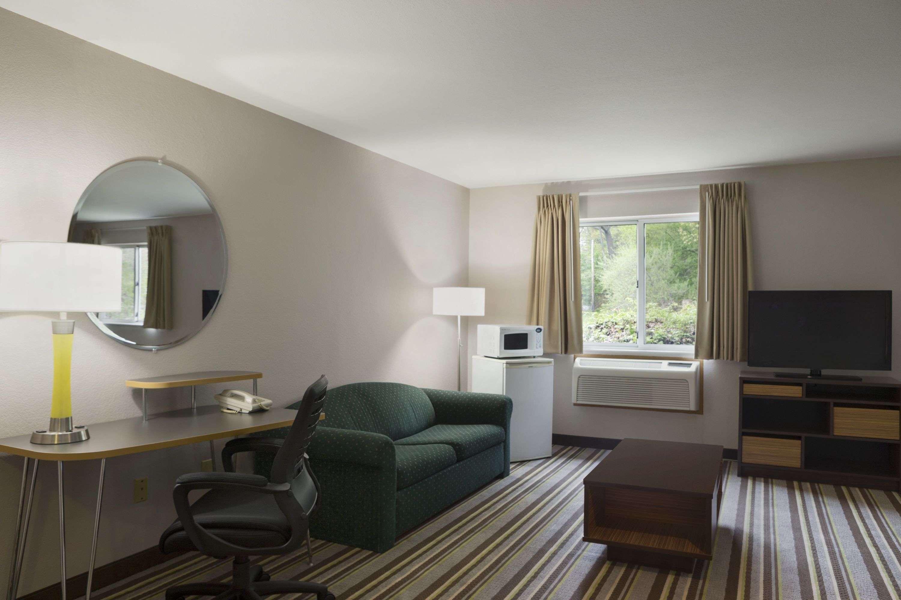 Super 8 By Wyndham Manistee Hotel Eksteriør billede